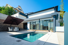 Дом с коммерцией в центре Адлера