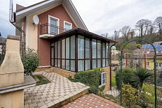 Дом в Сочи в тихом районе с видом на море