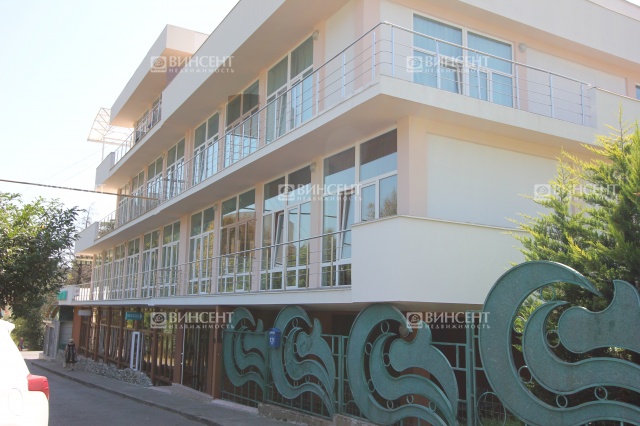 Большая гостиница с коммерческими площадями