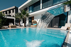 Дизайнерский дом в Сочи с бассейном