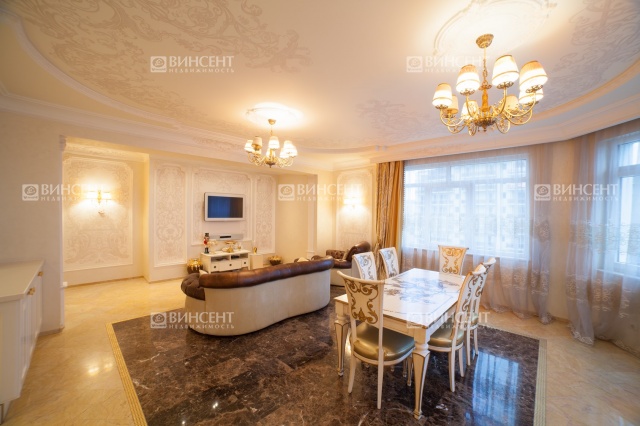 Квартира с тремя спальнями в центре с видом на море